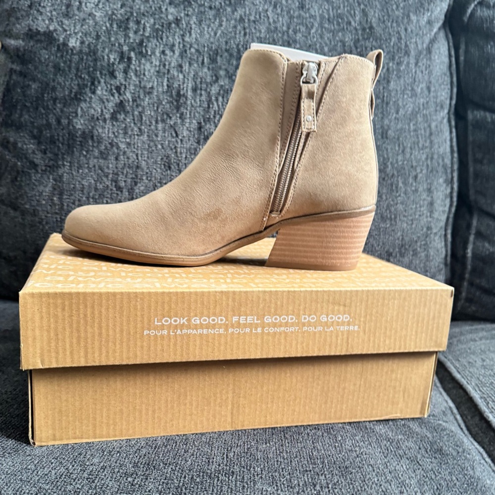 Dr. Scholl's Women’s Ankle Bootie NIB, Size 9 - Picture 3 of 5
